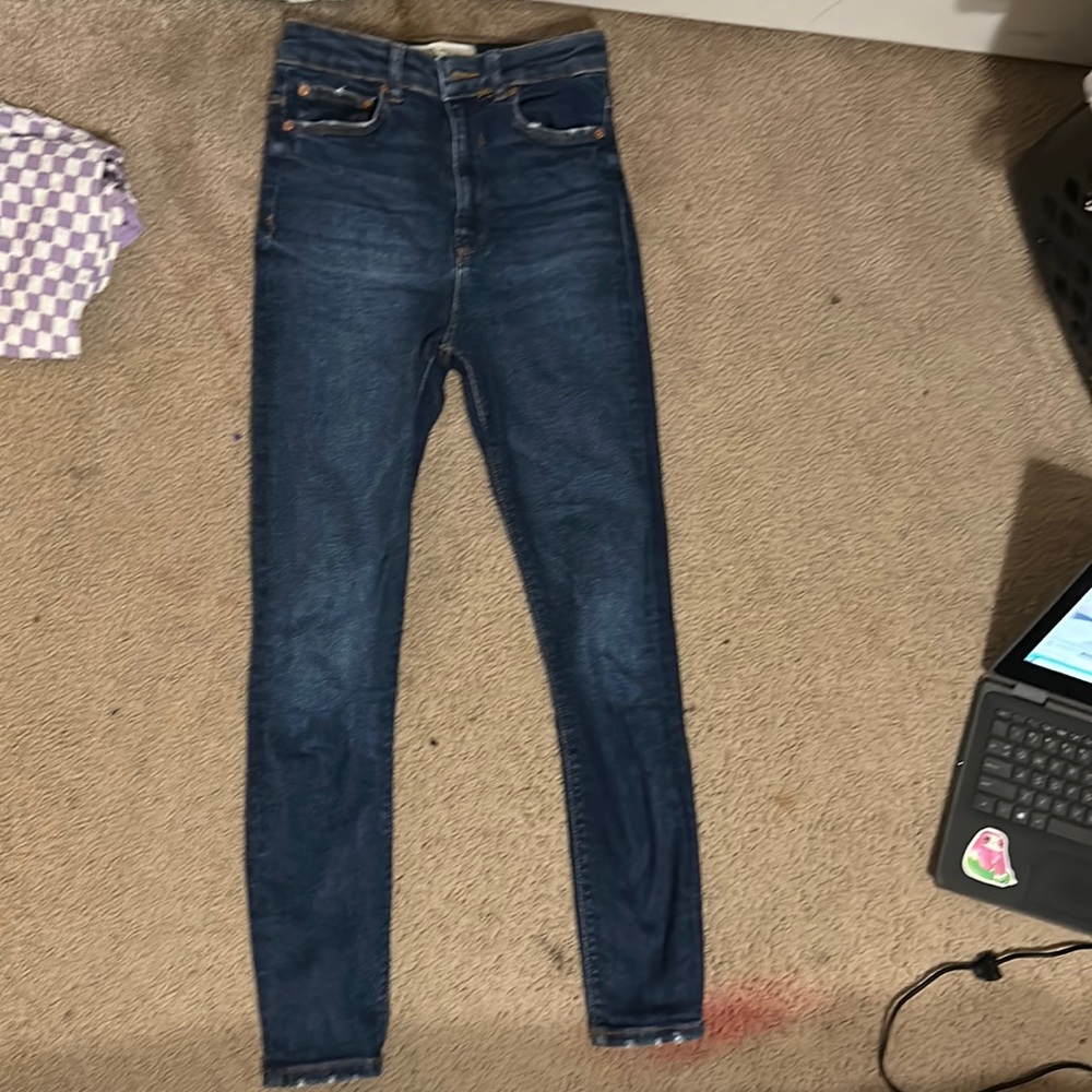 Un-ripped dark blue jeans from Zara